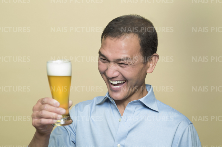 man drinking beer