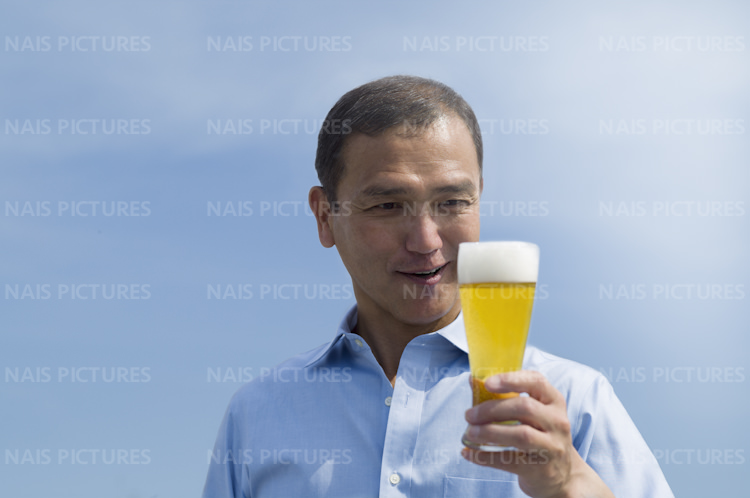 drinking beer under blue sky
